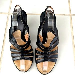 7.5 M Strictly Comfort dress sandals - black leather- cushioned footbed EUC